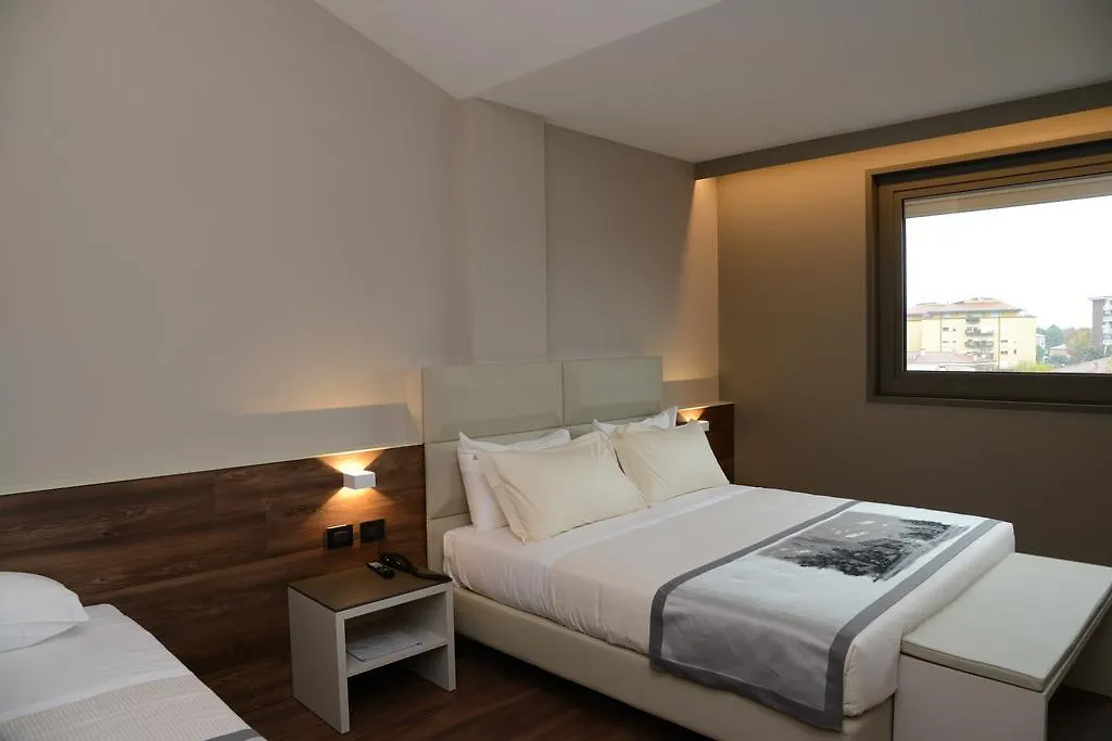 Albergo Roma, BW Signature Collection Καστελφράνκο Βένετο 4*,